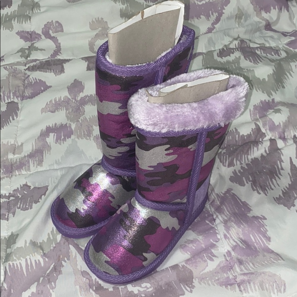 3/$15 Fabkids Snow boots sz 8 toddler